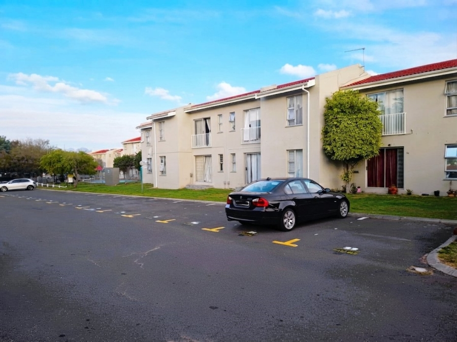 2 Bedroom Property for Sale in Oakglen Western Cape